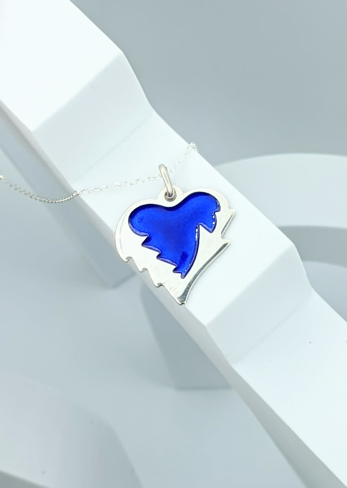 Pendentif coeur bleu électrique