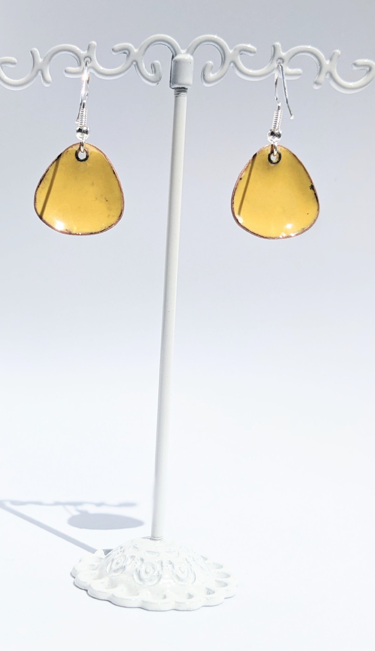Boucles d'oreilles LOLA - petit modèle triangle arrondi jaune